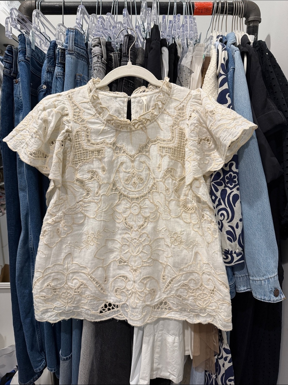 Anthropologie Cream Lace Embroidered Top. sz medium